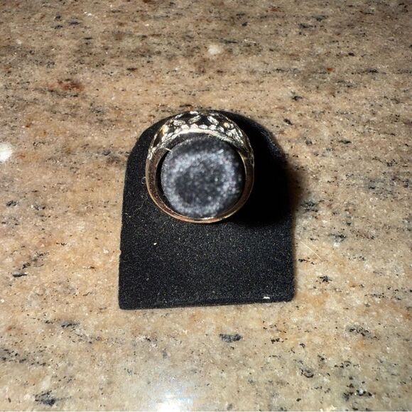 Elegant Silver and Black Women's Wide Ring - Picture 4 of 6